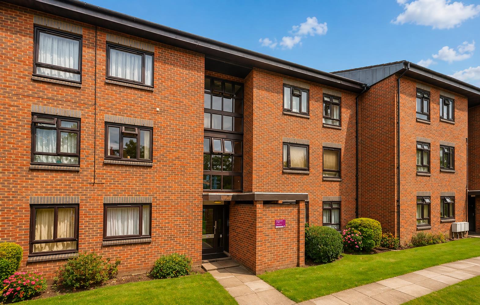 3 bed property in Friern Park, London